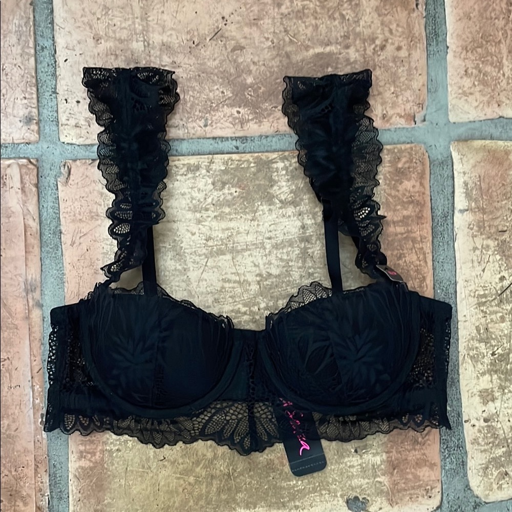 New LA SENZA Size XS Black Lace Trim Bra New with Tags